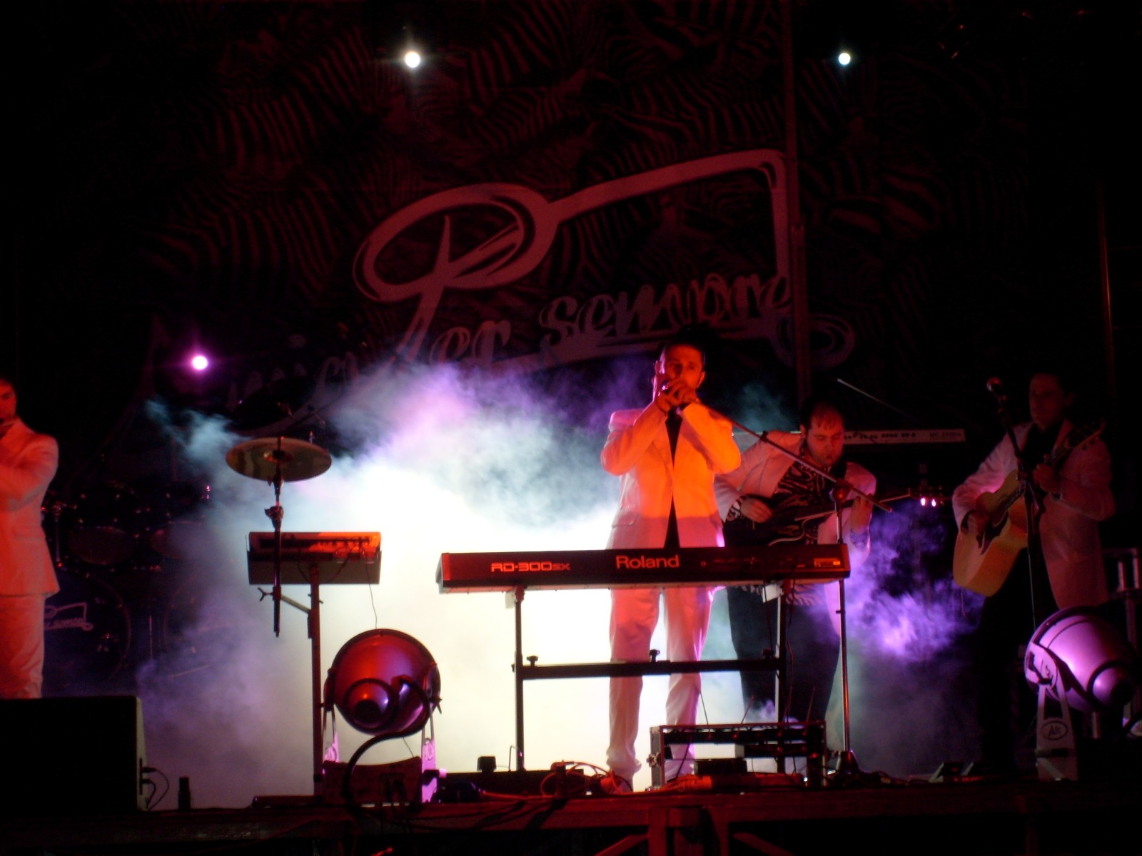 Scenografia zebrata – Amici Per Sempre live Viterbo